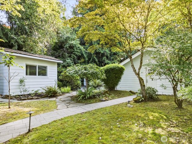 12428 68th Avenue NE, Kirkland, WA 98034
