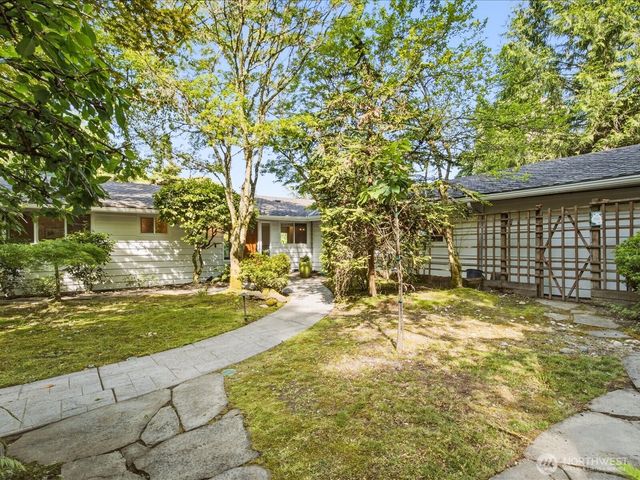 12428 68th Avenue NE, Kirkland, WA 98034