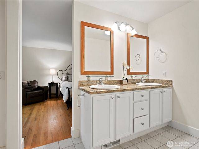 12428 68th Avenue NE, Kirkland, WA 98034