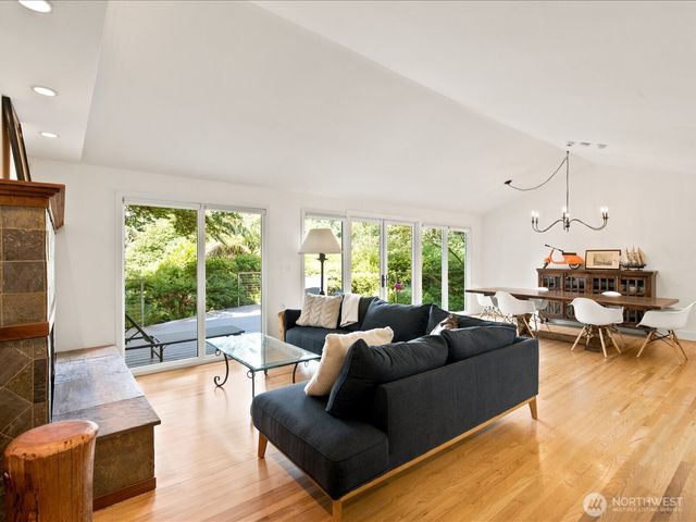 12428 68th Avenue NE, Kirkland, WA 98034