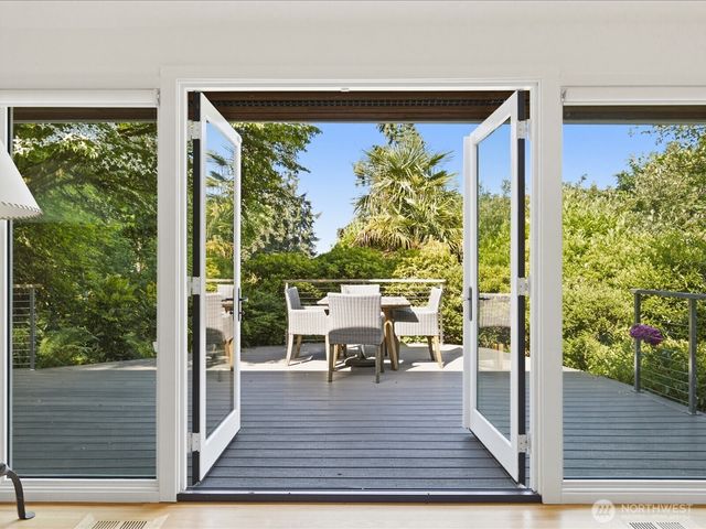 12428 68th Avenue NE, Kirkland, WA 98034