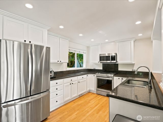 12428 68th Avenue NE, Kirkland, WA 98034