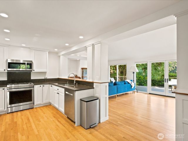 12428 68th Avenue NE, Kirkland, WA 98034