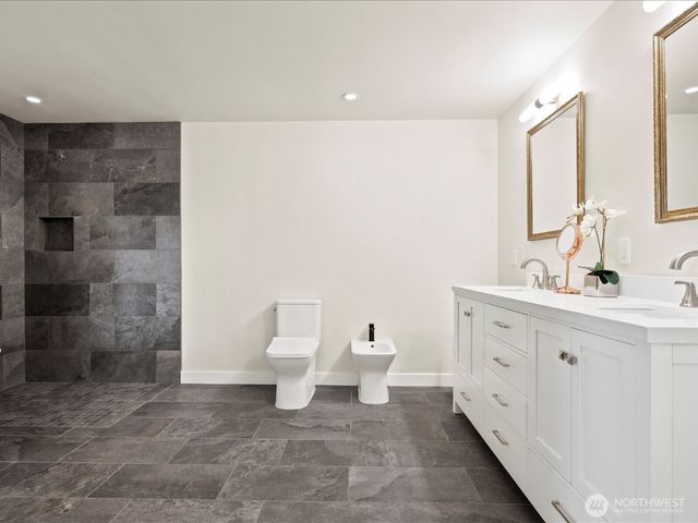 12428 68th Avenue NE, Kirkland, WA 98034