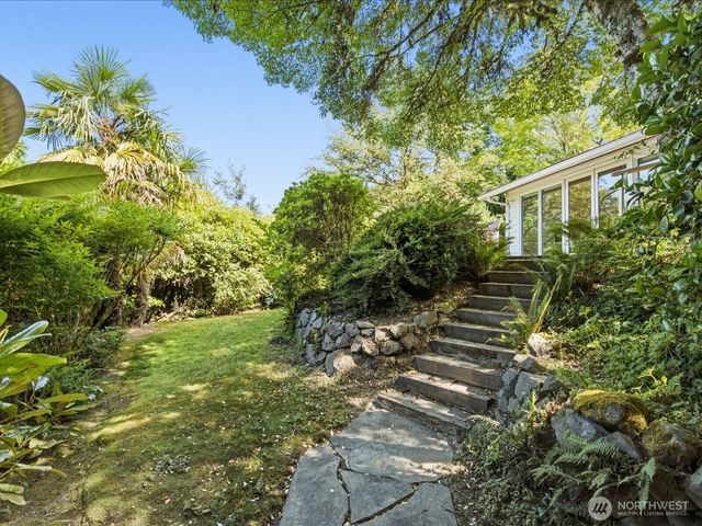 12428 68th Avenue NE, Kirkland, WA 98034