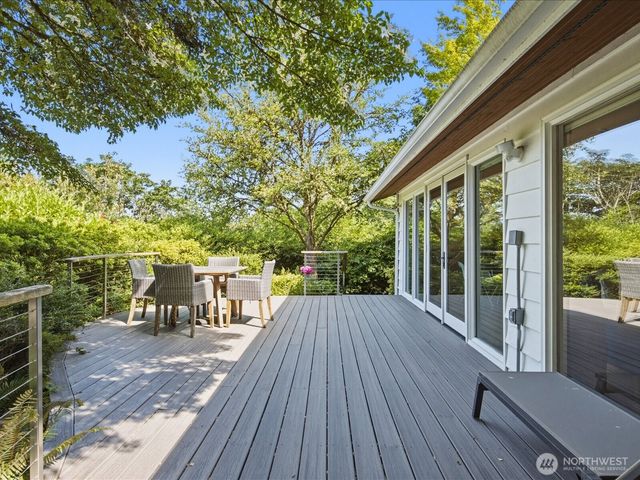12428 68th Avenue NE, Kirkland, WA 98034