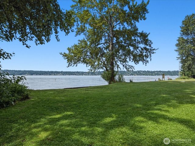 12428 68th Avenue NE, Kirkland, WA 98034
