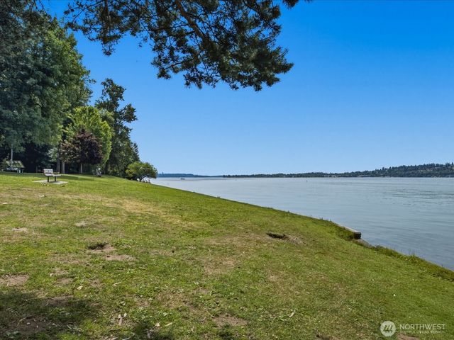 12428 68th Avenue NE, Kirkland, WA 98034