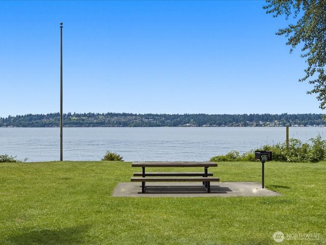 12428 68th Avenue NE, Kirkland, WA 98034