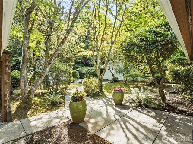 12428 68th Avenue NE, Kirkland, WA 98034