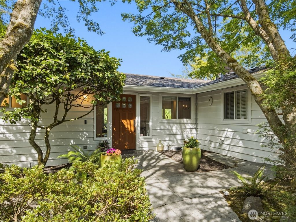 12428 68th Avenue NE, Kirkland, WA 98034