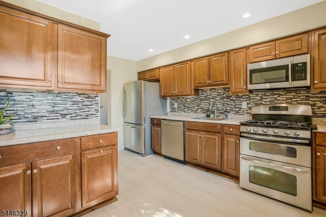 868 Robin Rd, Hillsborough Twp., NJ 08844