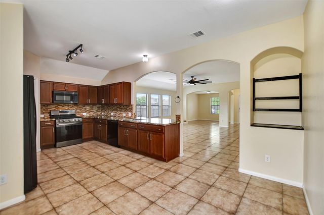 114 Mustang Stampede Drive, La Marque, TX 77568