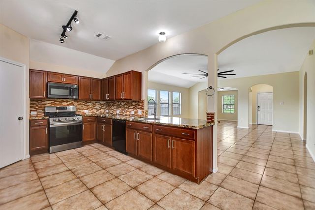 114 Mustang Stampede Drive, La Marque, TX 77568