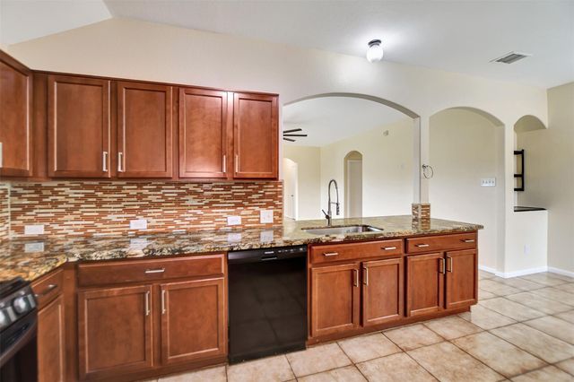 114 Mustang Stampede Drive, La Marque, TX 77568
