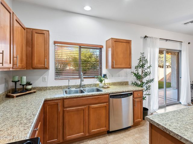 776 W Calle Valenciana, Sahuarita, AZ 85629