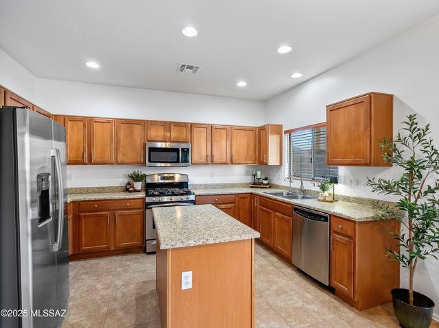 776 W Calle Valenciana, Sahuarita, AZ 85629