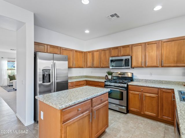 776 W Calle Valenciana, Sahuarita, AZ 85629