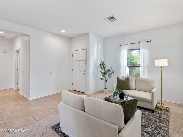 776 W Calle Valenciana, Sahuarita, AZ 85629