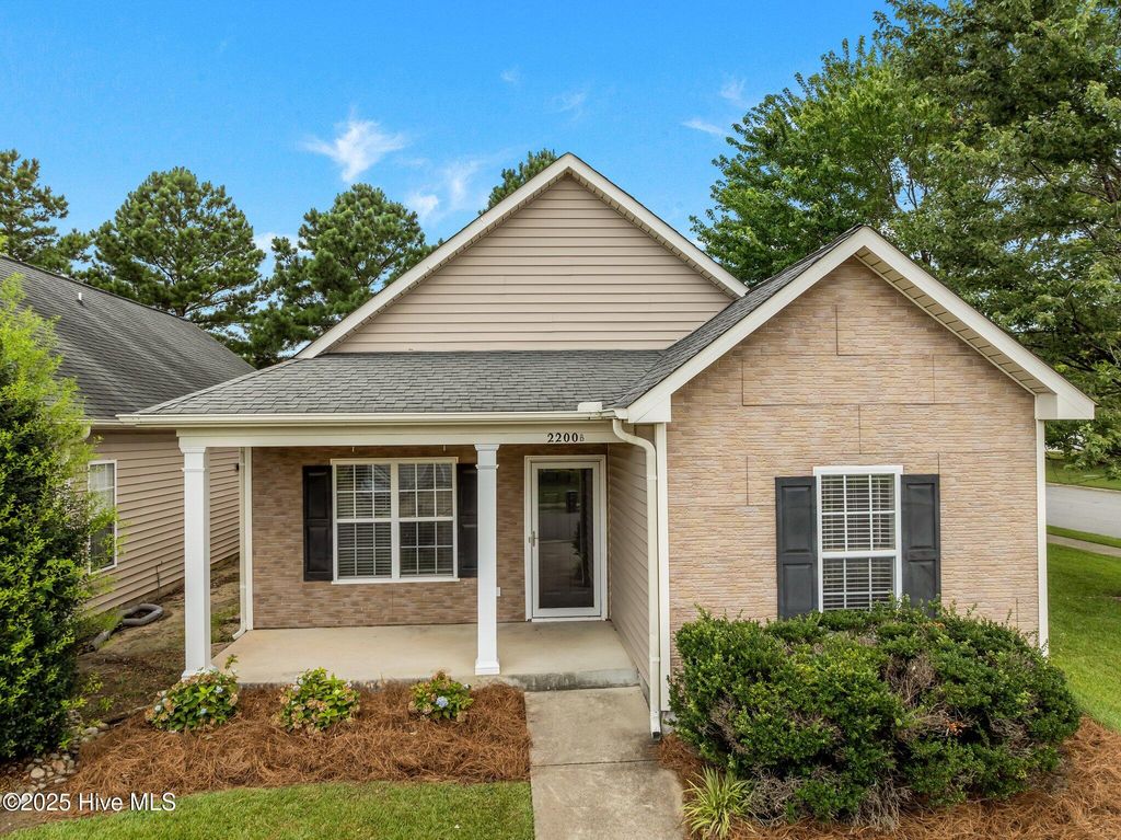 2200 Brookville Drive B, Greenville, NC 27834