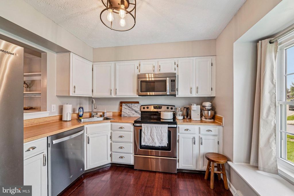 Image 8 of property listing at 2835 MEREDITH CT, Abingdon, MD 21009