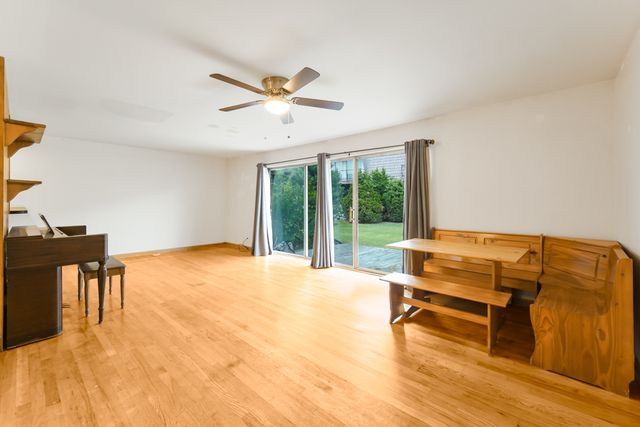 5 Cour Caravelle, Palos Hills, IL 60465