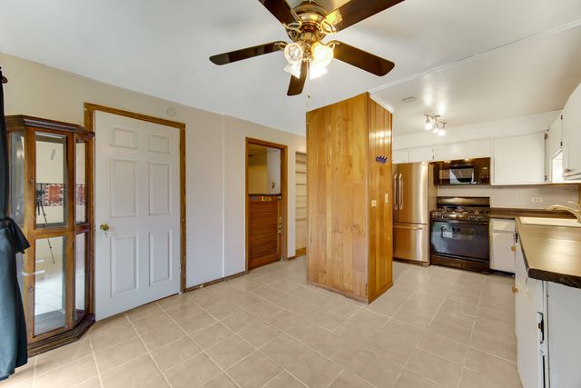 5 Cour Caravelle, Palos Hills, IL 60465