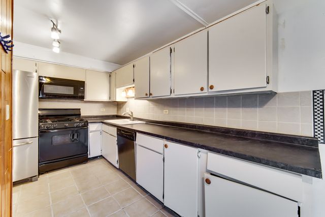 5 Cour Caravelle, Palos Hills, IL 60465