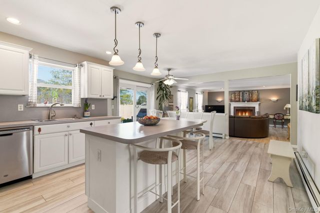 15 Alyssa Court, Holbrook, NY 11741