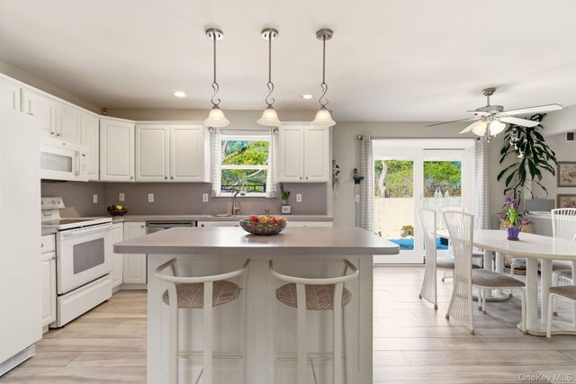 15 Alyssa Court, Holbrook, NY 11741