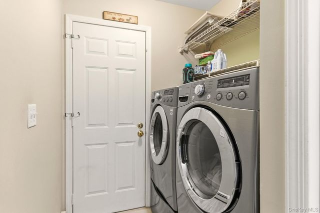 15 Alyssa Court, Holbrook, NY 11741