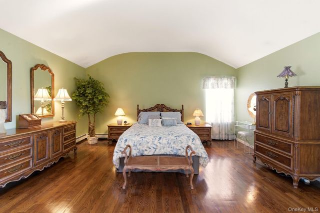 15 Alyssa Court, Holbrook, NY 11741