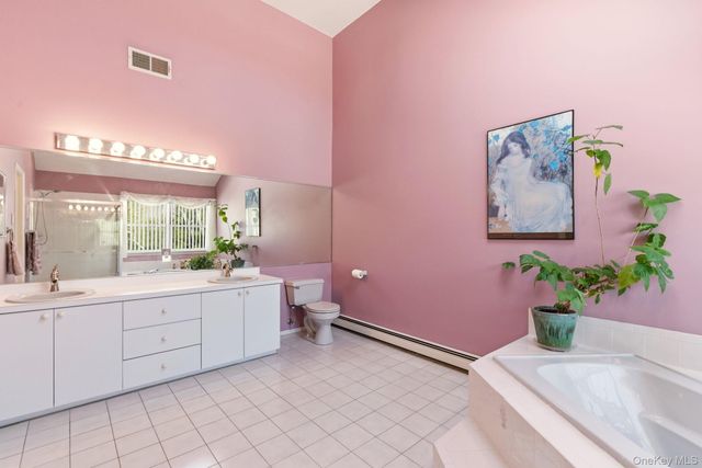 15 Alyssa Court, Holbrook, NY 11741