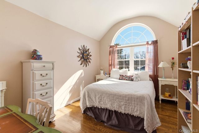 15 Alyssa Court, Holbrook, NY 11741