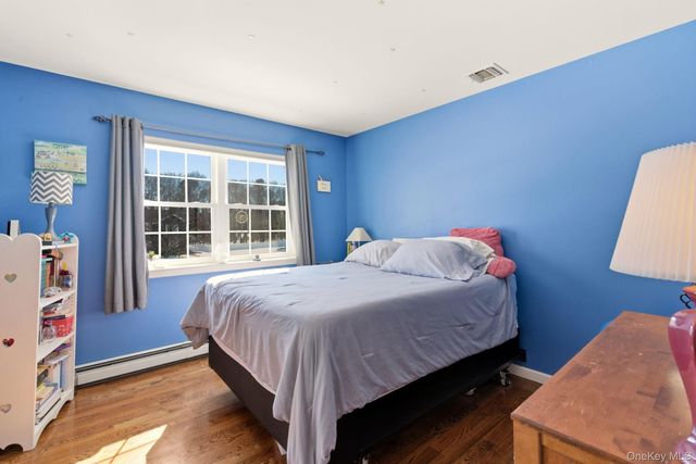 15 Alyssa Court, Holbrook, NY 11741