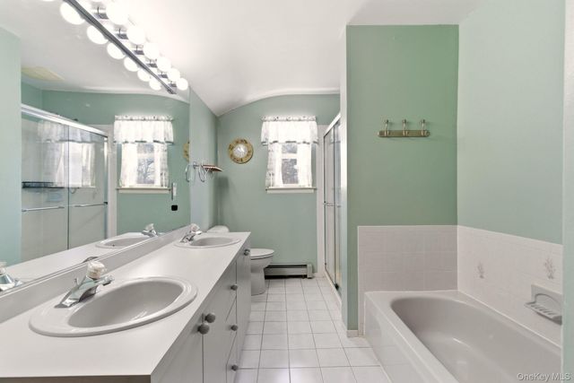 15 Alyssa Court, Holbrook, NY 11741