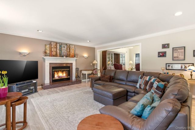 15 Alyssa Court, Holbrook, NY 11741