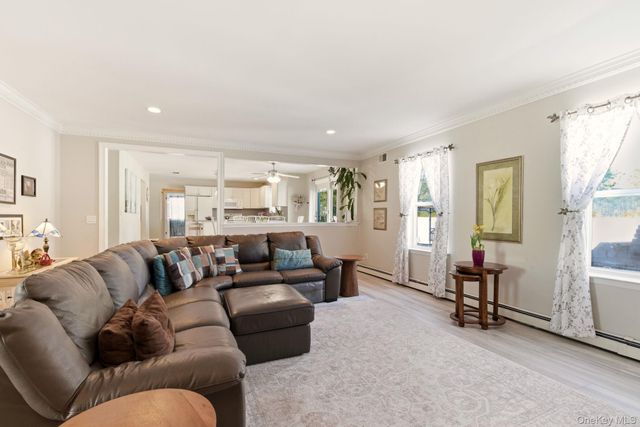 15 Alyssa Court, Holbrook, NY 11741