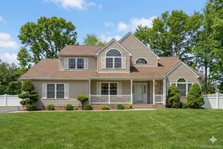 15 Alyssa Court, Holbrook, NY 11741