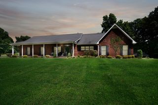 398 N Hummingbird Ln, Dickson, TN 37055