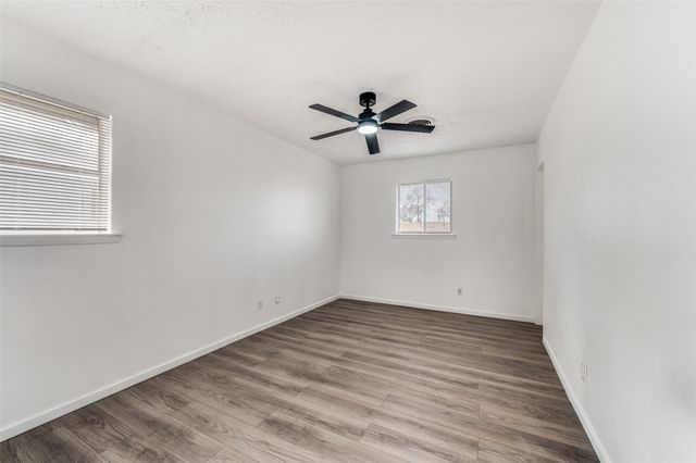 606 Overlook Dr, Midlothian, TX 76065