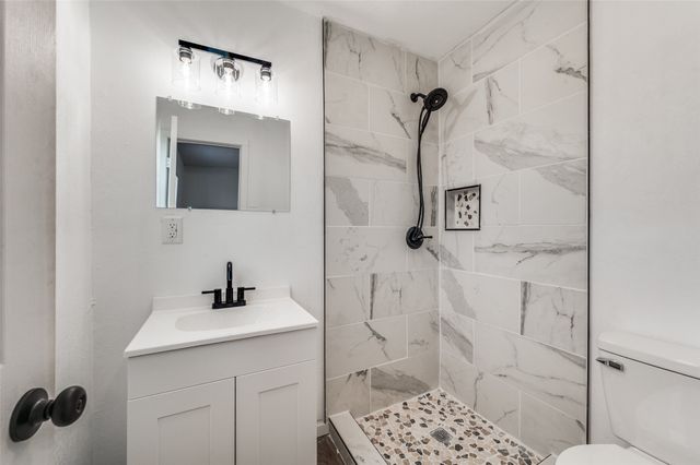 606 Overlook Dr, Midlothian, TX 76065