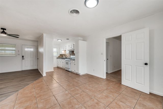 606 Overlook Dr, Midlothian, TX 76065