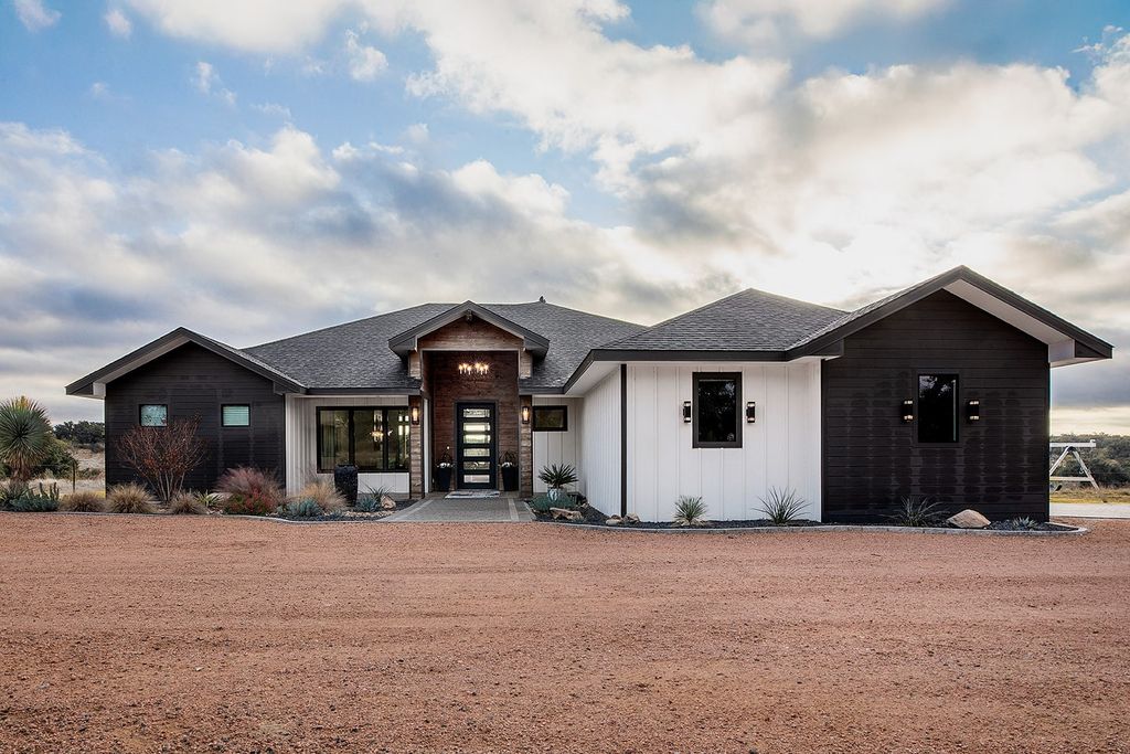 5550 S US Highway 87, Brady, TX 76825