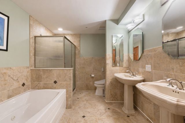 153 Pointe Drive 201, Northbrook, IL 60062