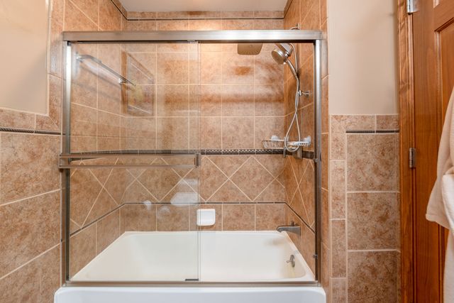 153 Pointe Drive 201, Northbrook, IL 60062