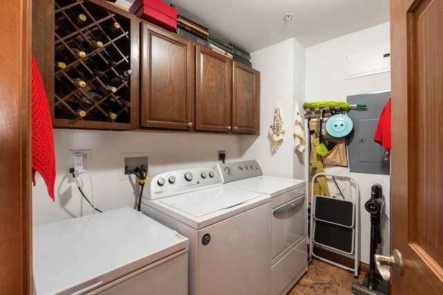 153 Pointe Drive 201, Northbrook, IL 60062