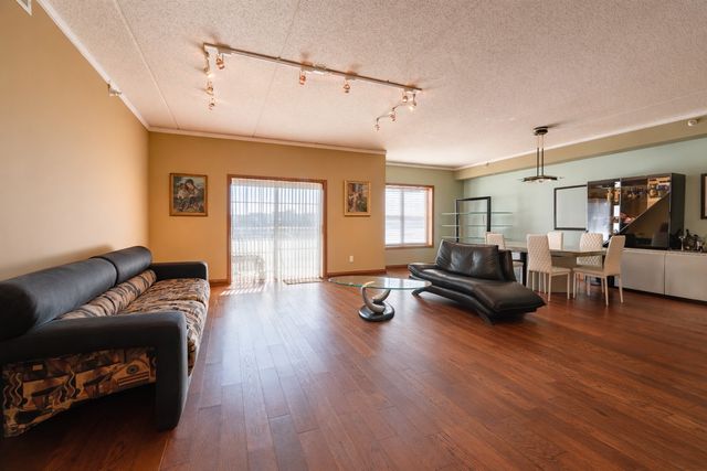 153 Pointe Drive 201, Northbrook, IL 60062