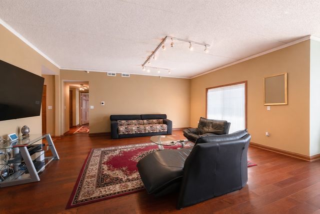 153 Pointe Drive 201, Northbrook, IL 60062