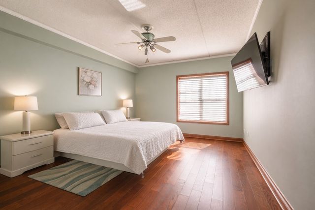 153 Pointe Drive 201, Northbrook, IL 60062